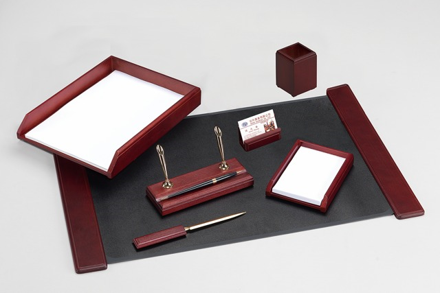 7-piece desk set with dark red single basket - black base