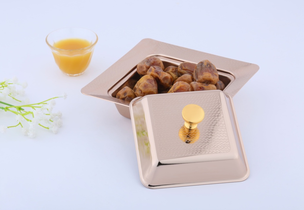 Dates (soft) from Al Saif / Ideal for presenting dates and nuts elegantly on occasions / High-quality materials add a sophisticated touch to your table