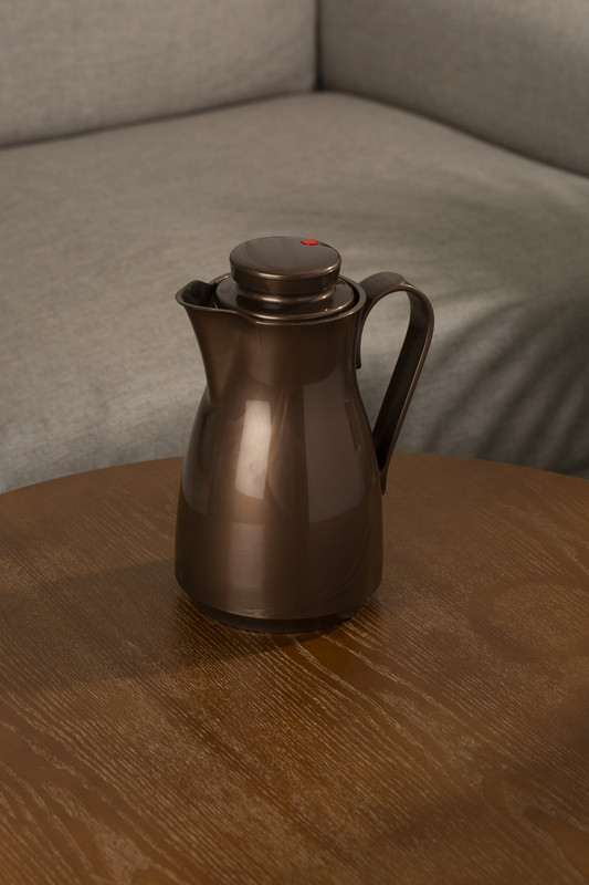 Al Saif Thermos for coffee and tea from Rotpunkt / Elegant design that suits all tastes / Made to maintain the heat of drinks for long hours / Ideal for daily use at home or office / Brown color, capacity 1 liter