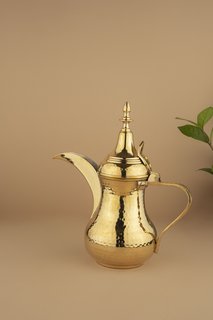 دلة من السيف مقاس 40 اونص بتصميم تقليدي أنيق، مثالية لتحضير وتقديم القهوة العربية اللون ذهبي