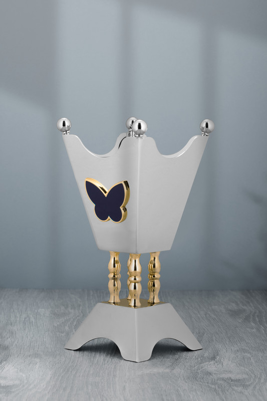 Incense burner from Al Saif, in a golden red color / Elegant design that combines luxury and modernity / Ideal for spreading aromatic scents in gatherings and events / Adds a sophisticated touch to the hospitality and home atmosphere