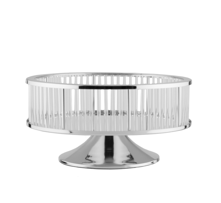 Round serving plate from Al Saif / Elegant design and ideal for serving individual desserts or appetizers / Its practical size makes it suitable for daily use or for special occasions