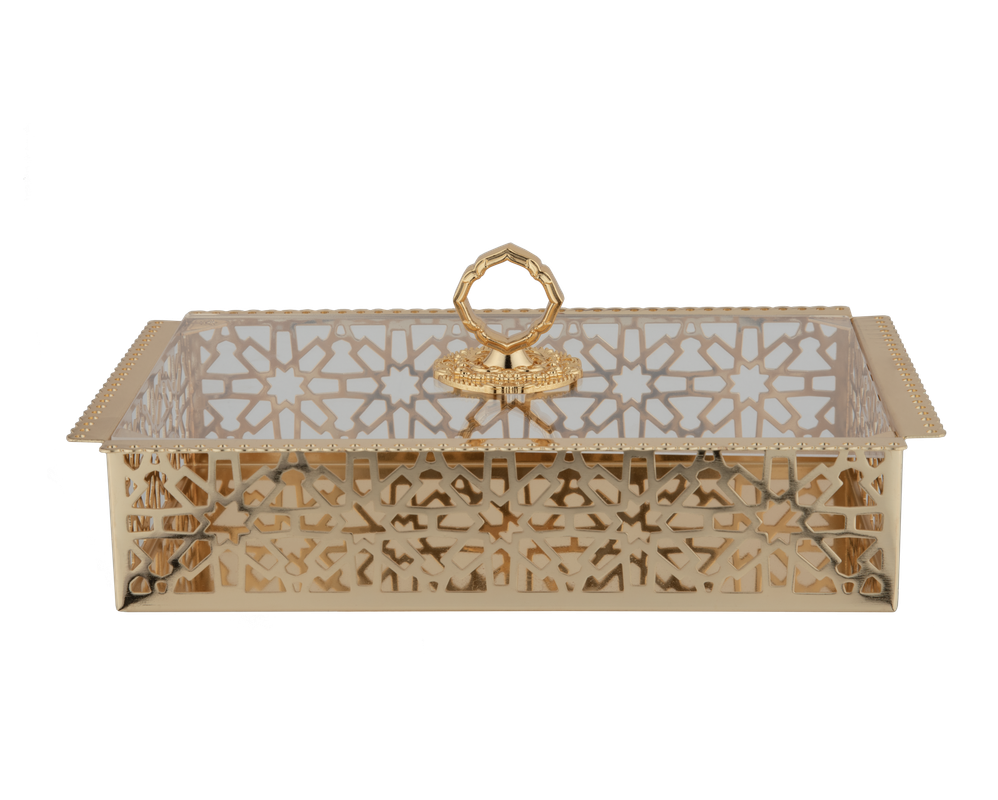 Small serving plate from Al Saif / Elegant design and ideal for serving individual desserts or appetizers / Its practical size makes it suitable for daily use or for special occasions
